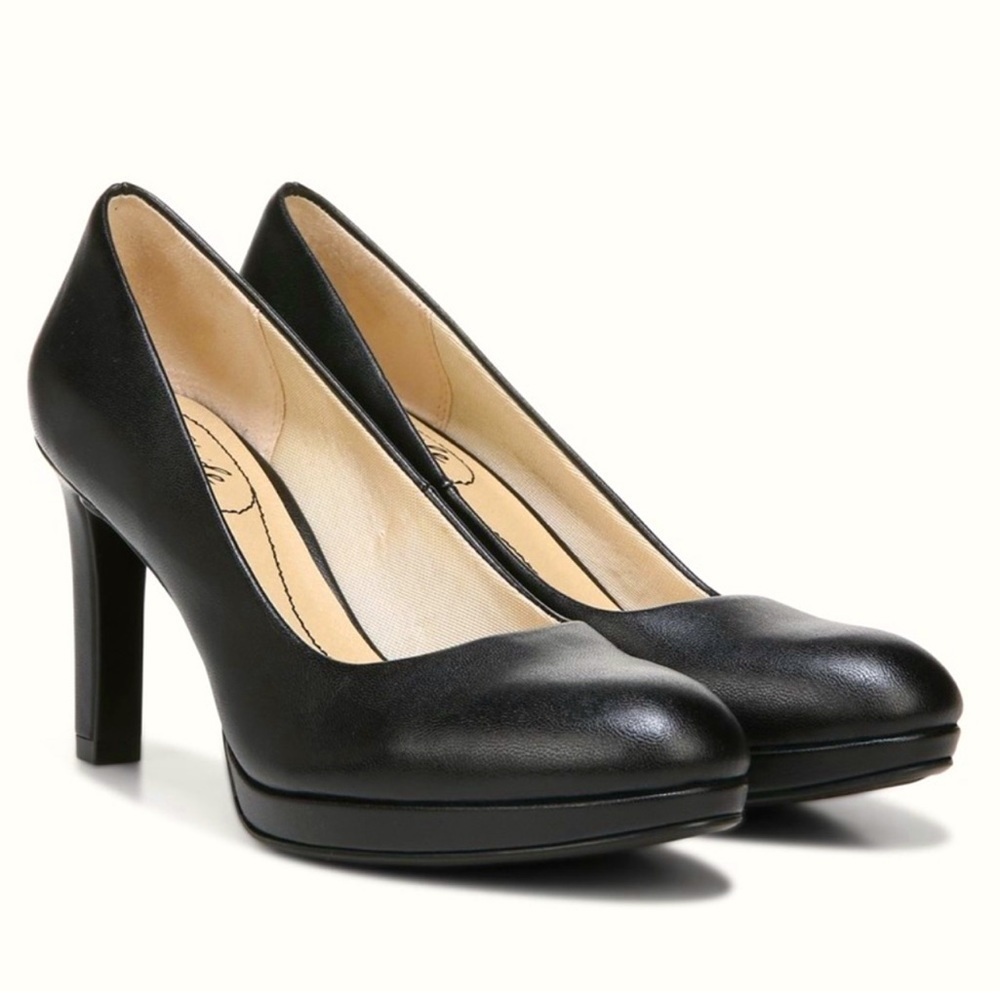 LifeStride Julia Platform Pump in black